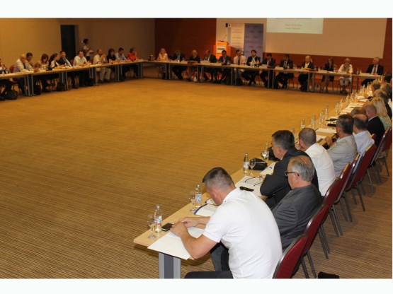 U organizaciji Zajedničke komisije za evropske integracije PSBiH, u Vitezu održan Okrugli sto o borbi protiv korupcije i organiziranog kriminala 